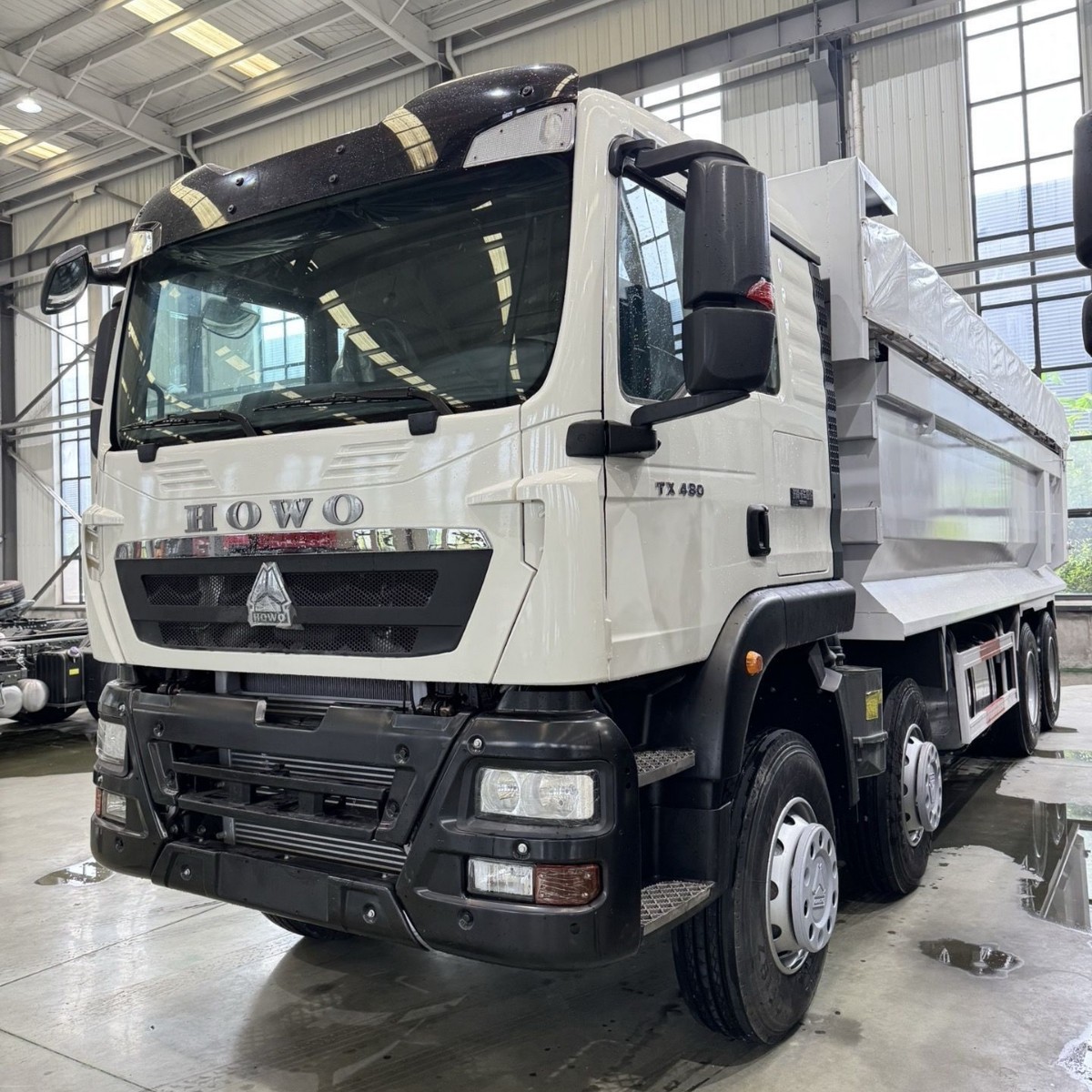 Export Howotx Heavy-Duty Dump Truck, 430 Horsepower, Left-Hand Drive, for Mining and Sand and Gravel Transport, Direct Supply from Factory