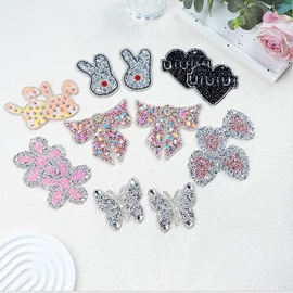 胸饰;胸贴、乳贴;项链