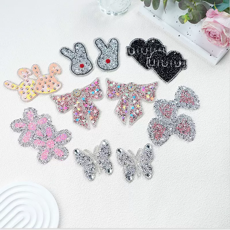 跨境胸贴乳贴女聚拢不掉可爱字母爆闪碎钻防走光乳头贴胸饰卡通