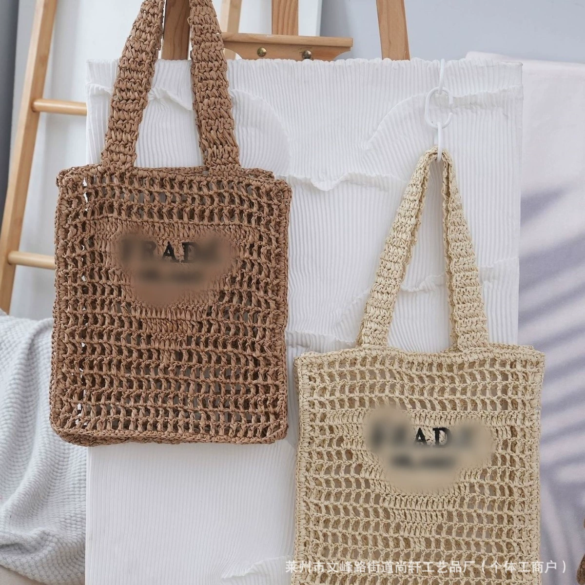 Новая летняя пляжная сумка P-бренда 2026 года для женщин, модная ретро-сумка-тоут из соломки с вырезами в стиле интернет-селебрити.