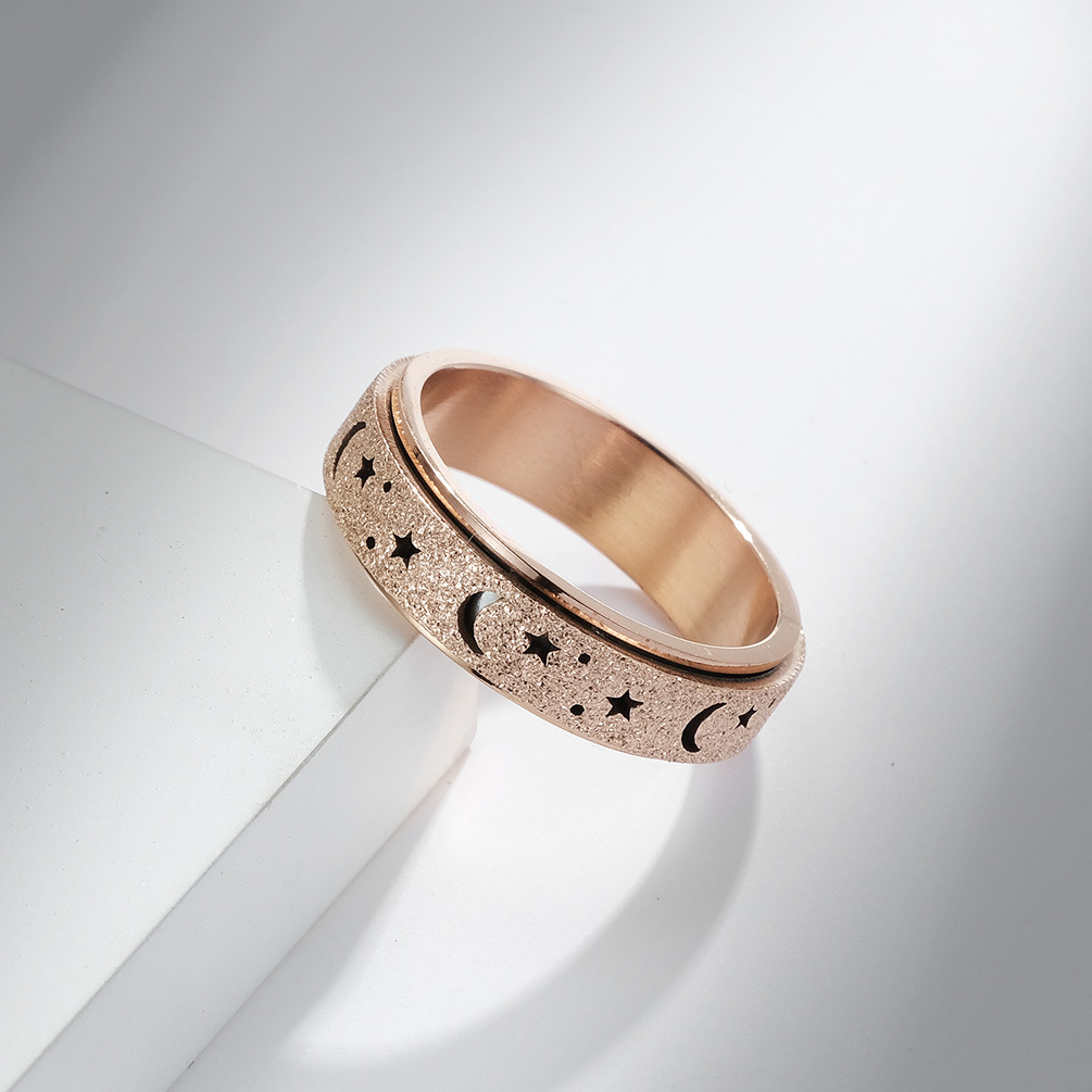 Amazon Frosted Hollow estrella Luna Acero inoxidable anillo giratorio alivio estrés titanio acero anillo de las mujeres pulsera