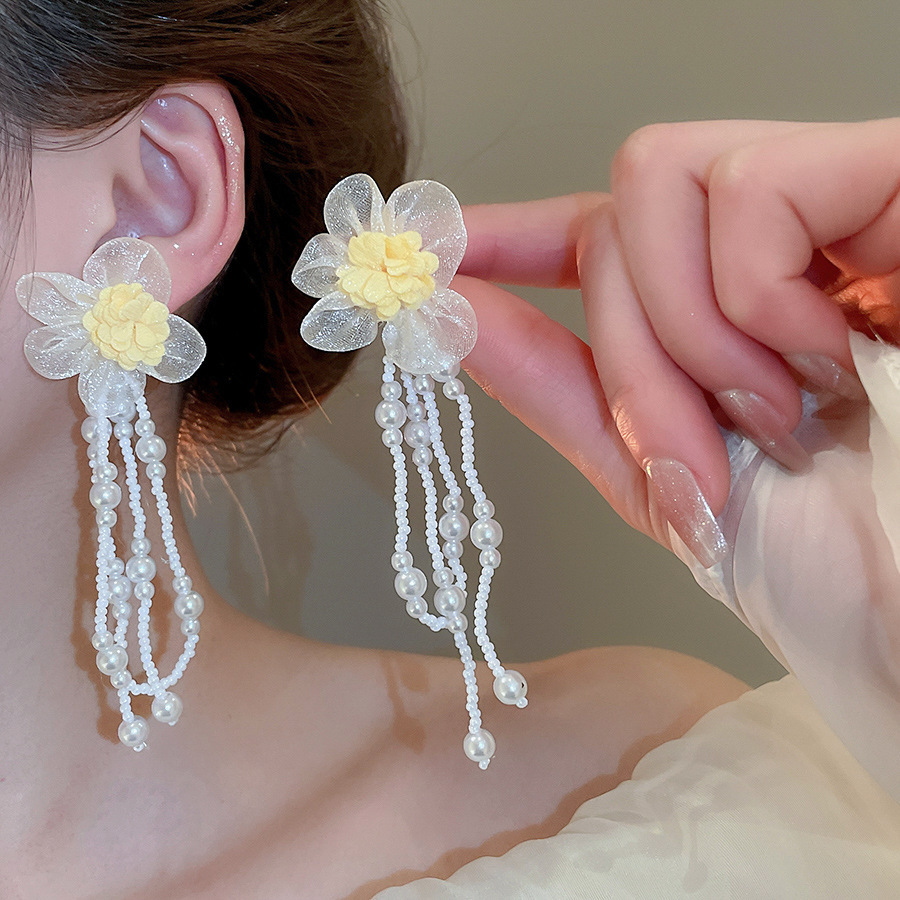 Pendientes de borla de flores de tela de aguja de plata Pendientes de estilo de vacaciones junto al mar