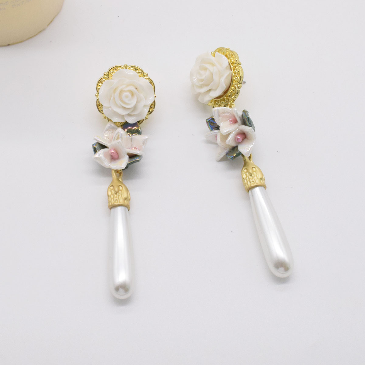 Fashion White Flower Long Earrings Wholesale display picture 2