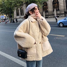 百搭羊羔大码胖宽松加厚毛绒斤短款外套女韩版秋冬皮毛一体杏色