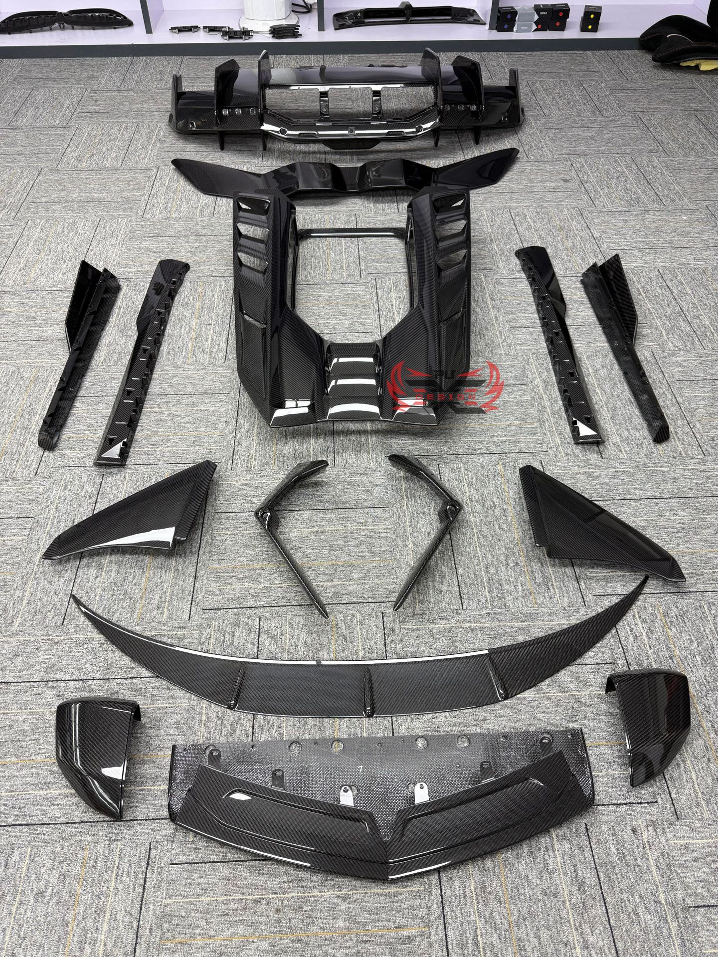 Suitable for Lamborghini's new Aventador Revuelto, modified with original OEM upgraded dry carbon fiber body kit