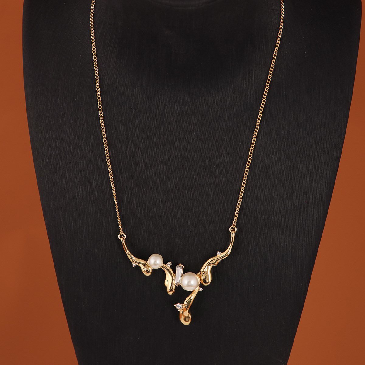 retro fashionable elegant design antique necklace