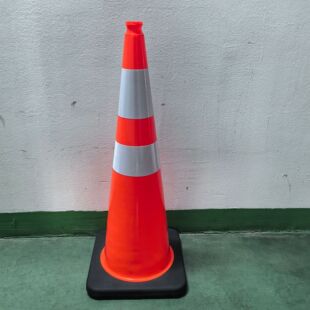 Pvc Road Cone Safety Warning Reflective Plastic Cone Barrel Black Bottom Handle Safety Cone Traffic Facility Anti-Collision Cone