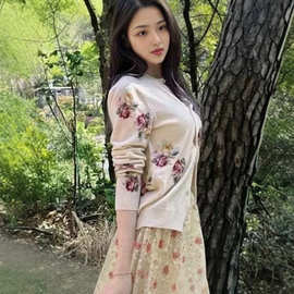 深圳南油女装PD2026秋款彩色花朵印花软糯单排扣长袖羊毛针织开衫