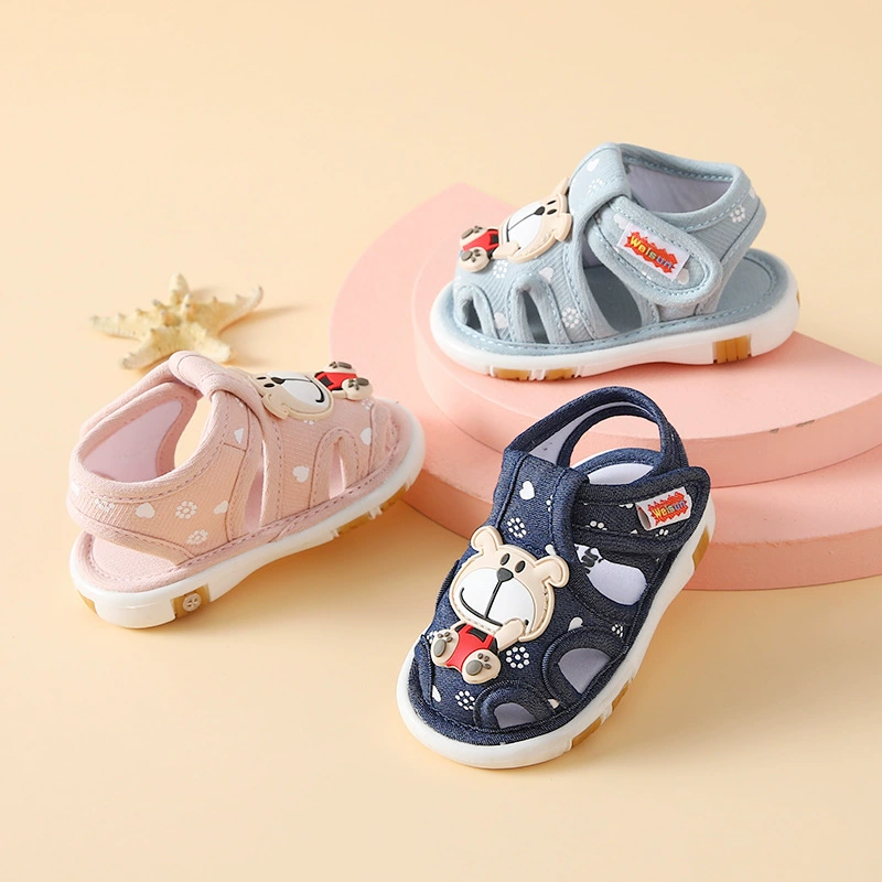 Детские сандалии 2024 года, летние, нескользящие, с мягкой подошвой, пищащие, дышащие, для мальчиков и девочек, оптом.