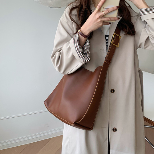 Versatile Instagram-worthy, High-Capacity Bag for Women – 2024 New Arrival, Effortlessly Chic Bucket Bag with Retro Vibe, Perfect for Shoulder or Crossbody Wear, Also Available as a Tote.