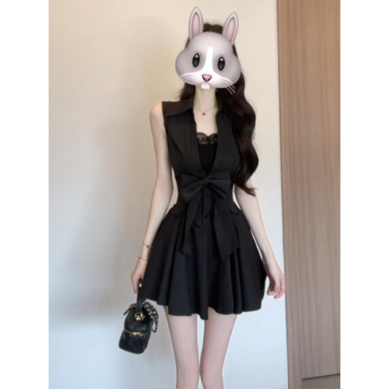 Elegant Hepburn-Style Black Polo Shirt Sleeveless Dress with a Super Stylish Look, Waist-Cinching A-Line Puffy Short Skirt Elegant Hepburn-Style Black Polo Shirt Sleeveless Dress with a Super Stylish Look, Waist-Cinching A-Line Puffy Short Skirt