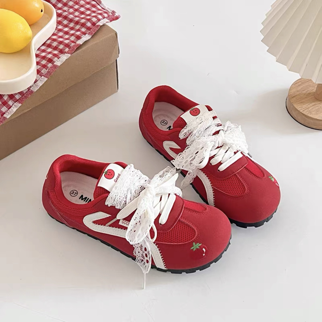 Zapatos de entrenamiento clásicos rojos para mujeres 2025 nuevas zapatillas de ballet retrógrado con cabeza redonda de verano respirables