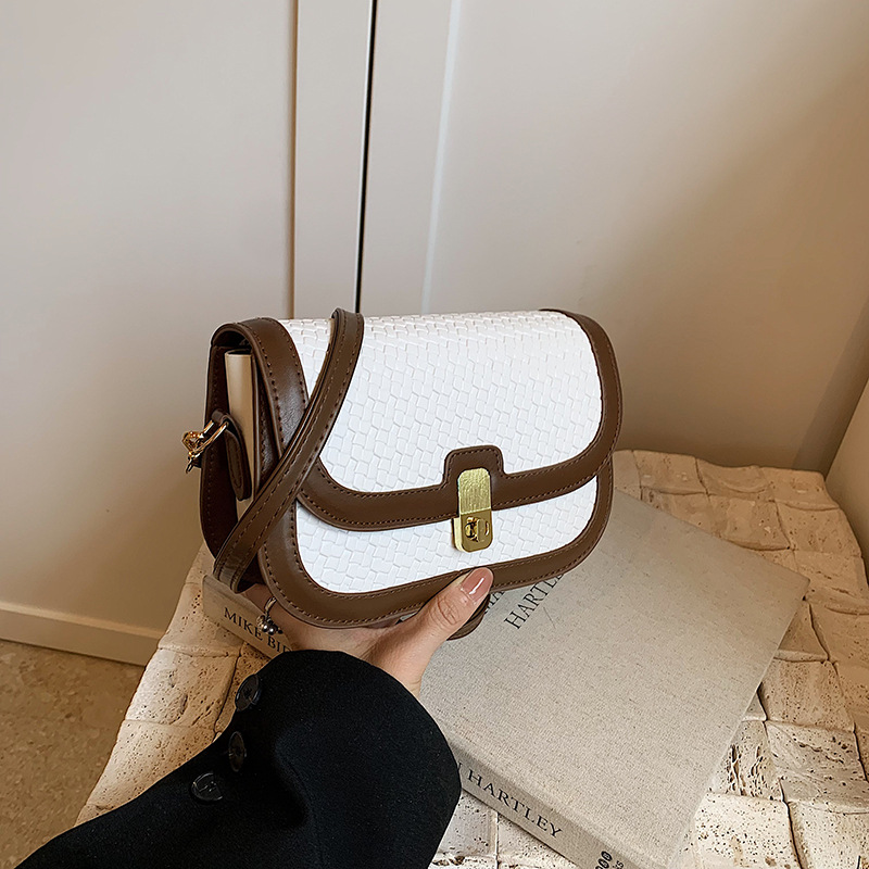 Diseño ligero de nicho de lujo tejido bolso cuadrado estilo extranjero estilo coreano universal de viaje diario de oficina mochila de hombro