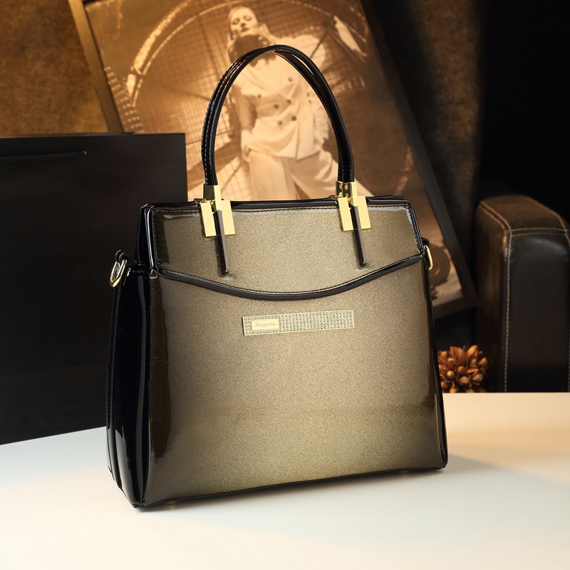 Bolso de mujer de mediana edad, bolso de madre, cuero de moda, bolso grande simple, 2024, nuevo bolso de mensajero portátil de gran capacidad