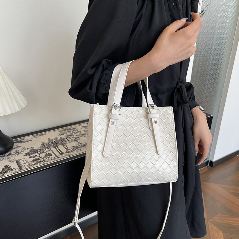 Gran capacidad trenzada de hombro mochila de verano 2024 nueva textura de diamante de alta calidad para trabajar bolsas de viaje