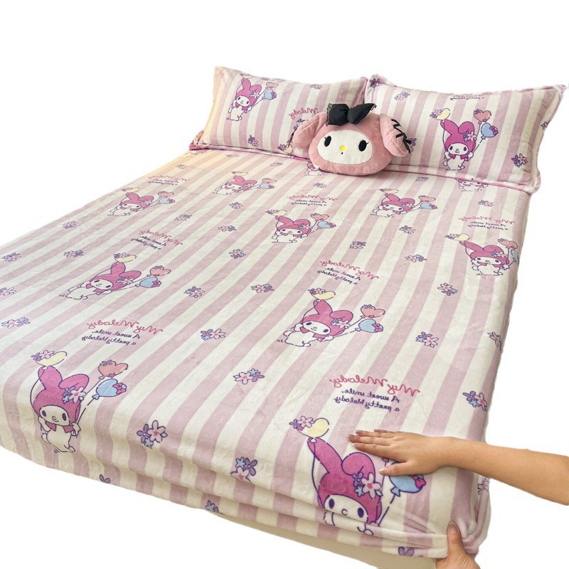 Nuevo Sanrio coolomi leche de terciopelo sábana ajustable de tres piezas conjunto Otoño e Invierno engrosada terciopelo de coral de dibujos animados colchón cubierta protectora