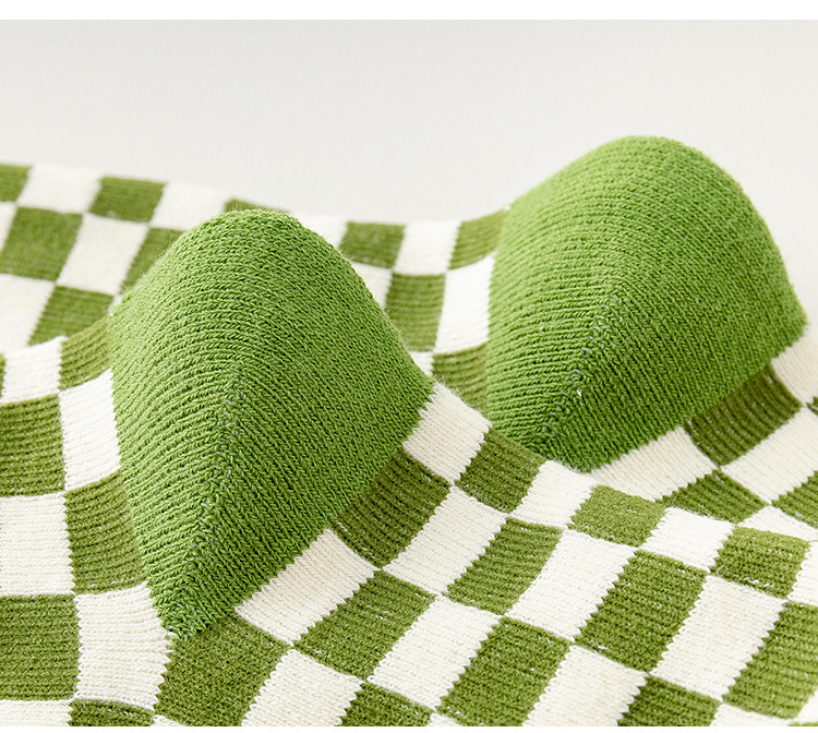 Grüne Socken Weibliche Mittlere Röhre Dicke Warme Socken Aus Reiner Baumwolle Herbst- Und Winterbaumwollsocken display picture 3