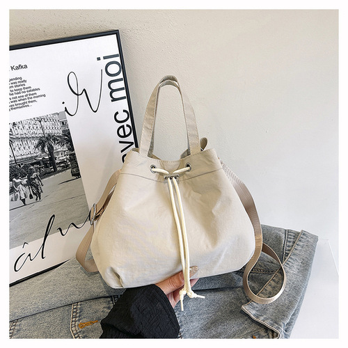 Drawstring Single-Shoulder Bag for Women, New Simple and Versatile Crossbody Bag, Water Barrel Bag, Commute and Leisure Handbag, Nylon Trendy Fabric Bag