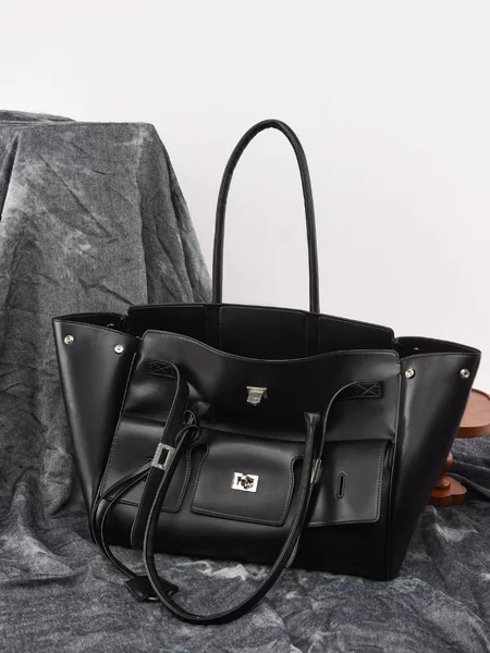 Cross-Border Large-Capacity Women's Tote Bag in the Same Style as B-Brand, Fashionable for Commuting, European and American Style, In-Stock Wholesale Women's Bag