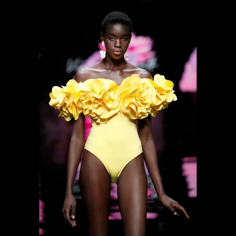 GraceChic 3D Floral Strapless High-End Solid Color One-Piece Swimsuit Set For Women 2024 European And American New Swimwear_voghion.com