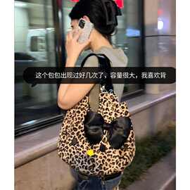 hello Kitty豹纹毛绒绒新款蝴蝶结小众出行旅行包可爱少女手提A23