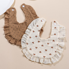 乳幼児の純綿のハスの葉の縁のよだれのタオルの4層のmuslin100% の綿のプリントのよだれの赤ちゃんのレースのよだれ