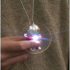 創意的に首を掛けて子供のおもちゃのウルトラマンのスーパーマンが光ることができます。