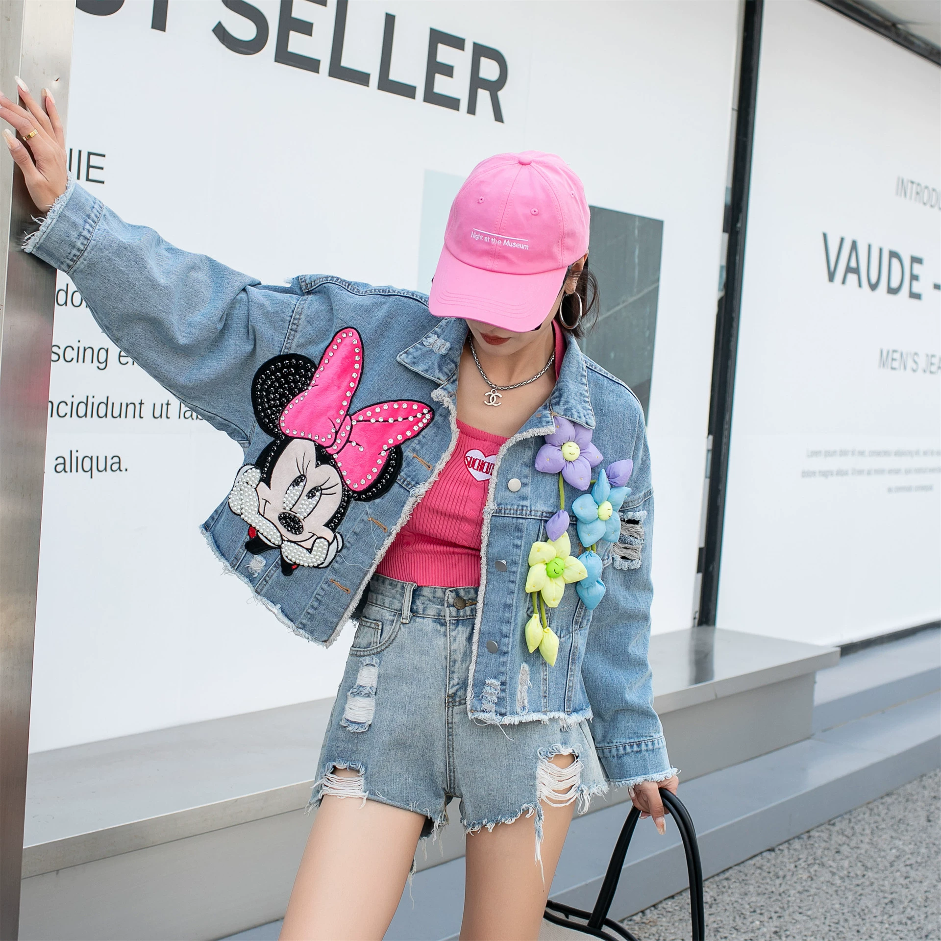 Европейская станция 2023 Весна Новый дизайн тяжелой промышленности мультфильм бисером похудение универсальное короткое джинсовое пальто для женщин