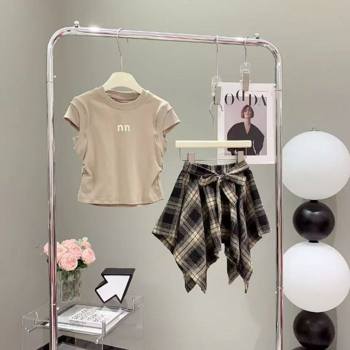 Vestido de verano para niñas, falda a cuadros, traje de manga corta 2025, nueva camiseta de estilo occidental para niños, falda de moda, traje de dos piezas de moda