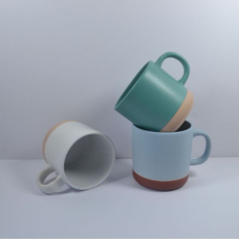 つや消しの2色は陶磁器の杯をつづり合わせてマグカップを噴き出します。|undefined