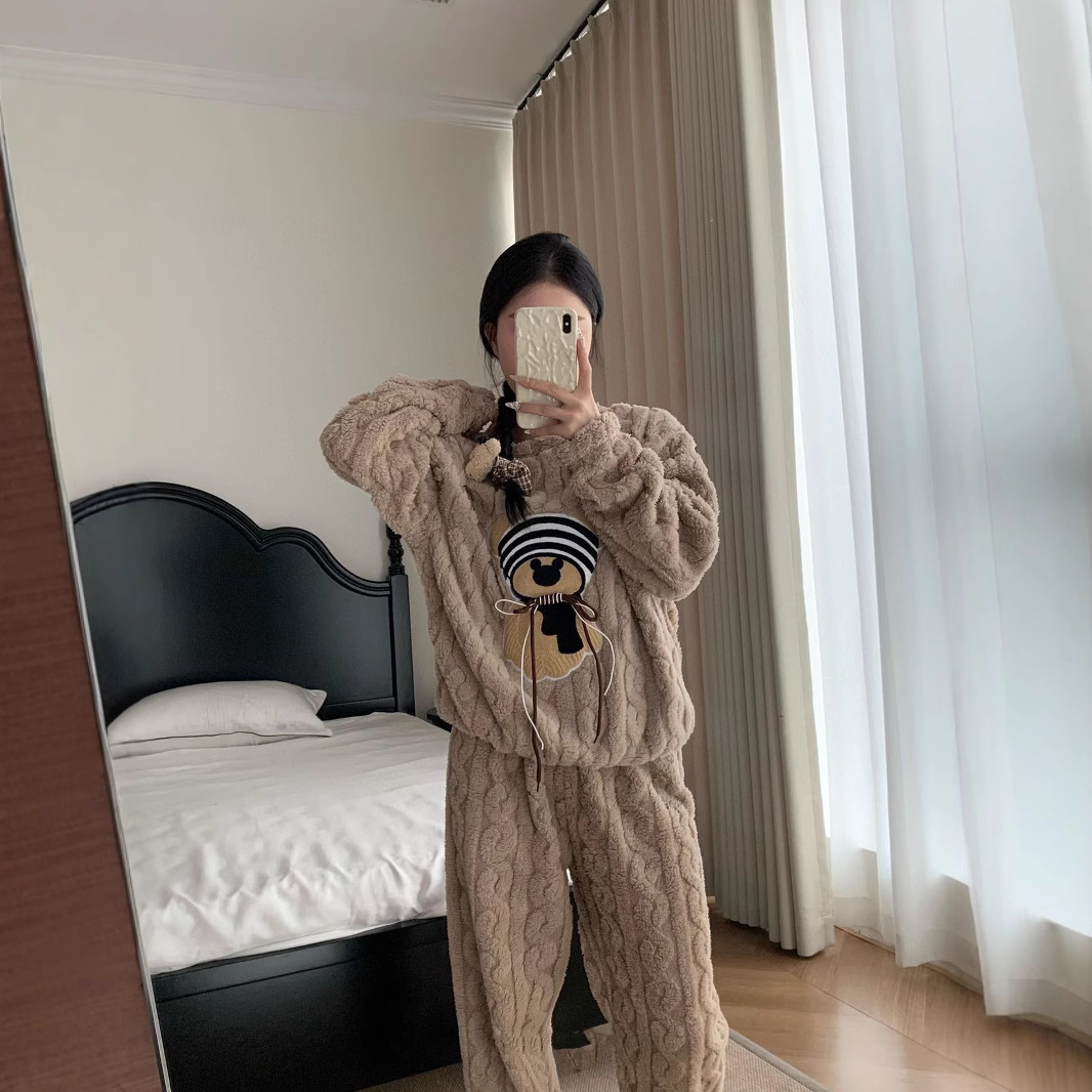 秋冬珊瑚绒睡衣套装女保暖外穿可爱卡通小熊加厚法兰绒长袖家居服
