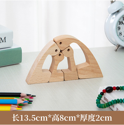 Decoración simple decoración creativa animal de madera perro y familia Estructura de escritorio hecho a mano humano y perro talla de madera adornos