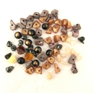 Заводское точечное цвет драгоценный колье из бусинного колье Bilivo Beal Beads Beads, вырезанные шарики.