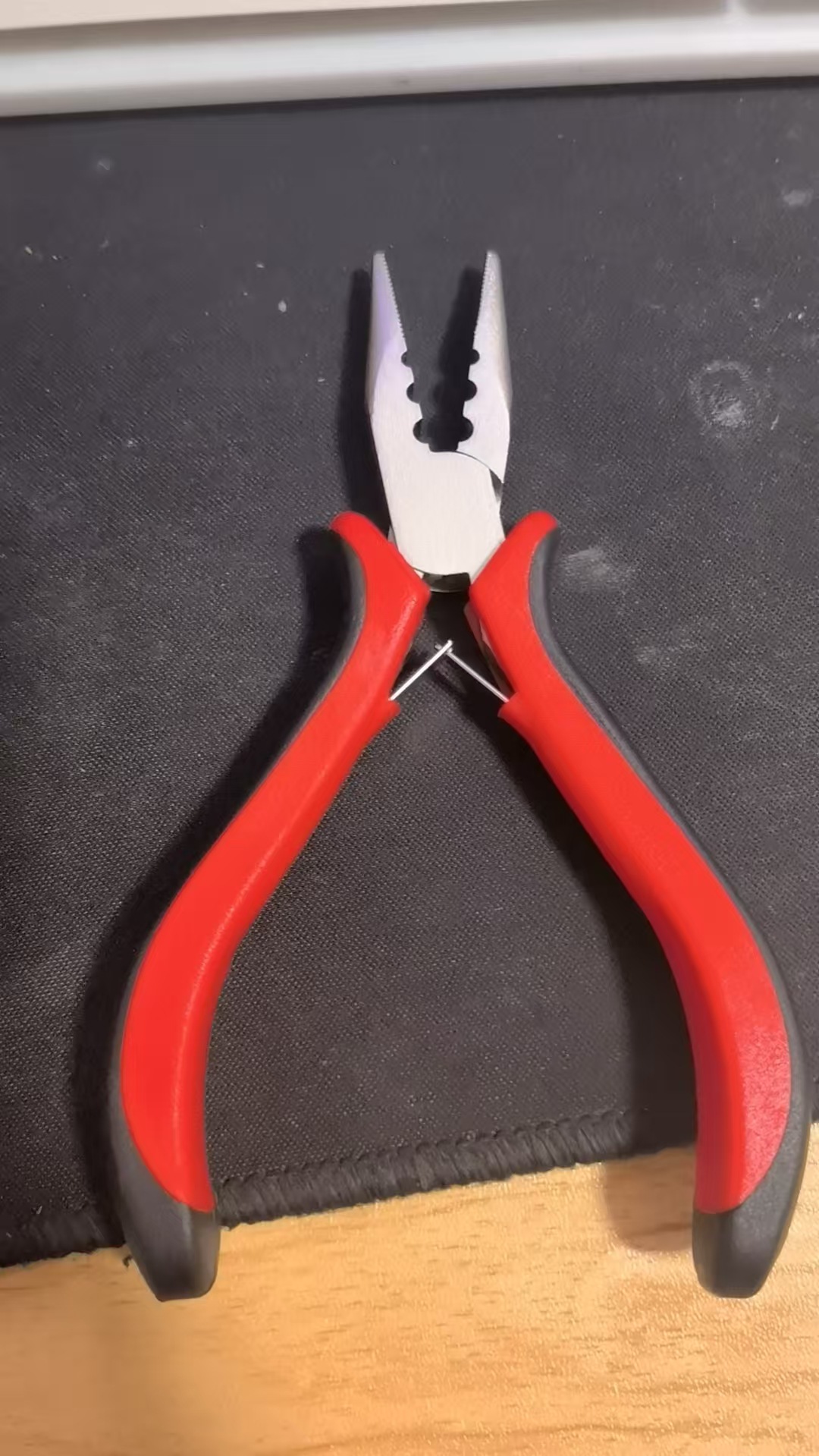 검정색과 빨간색 손잡이가 있는 3구 헤어 연장 펜치 - 니켈 철