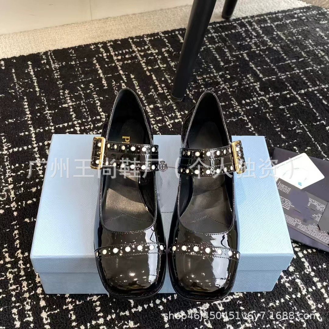 High Ding Edition Ранняя весна 2025 года металлические кожаные пряжки резные туфли Мэри Джейн с толстыми каблуками и мелкими туфлями