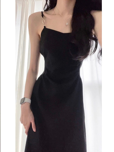 French design black bodycon medium-length 2024 summer new slimming and flattering waist-hugging spaghetti strap dress