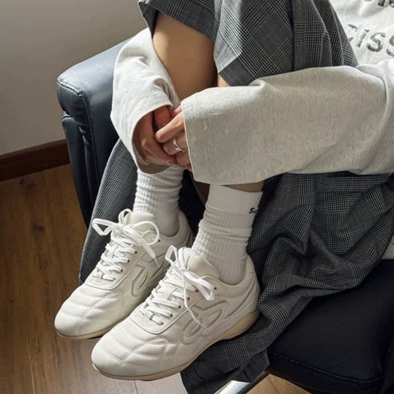 Женские моральные тренировочные туфли из натуральной кожи, новые повседневные спортивные туфли в стиле ретро в стиле Бай Цзиньтин 2025 года, женские туфли Форреста Гампа.