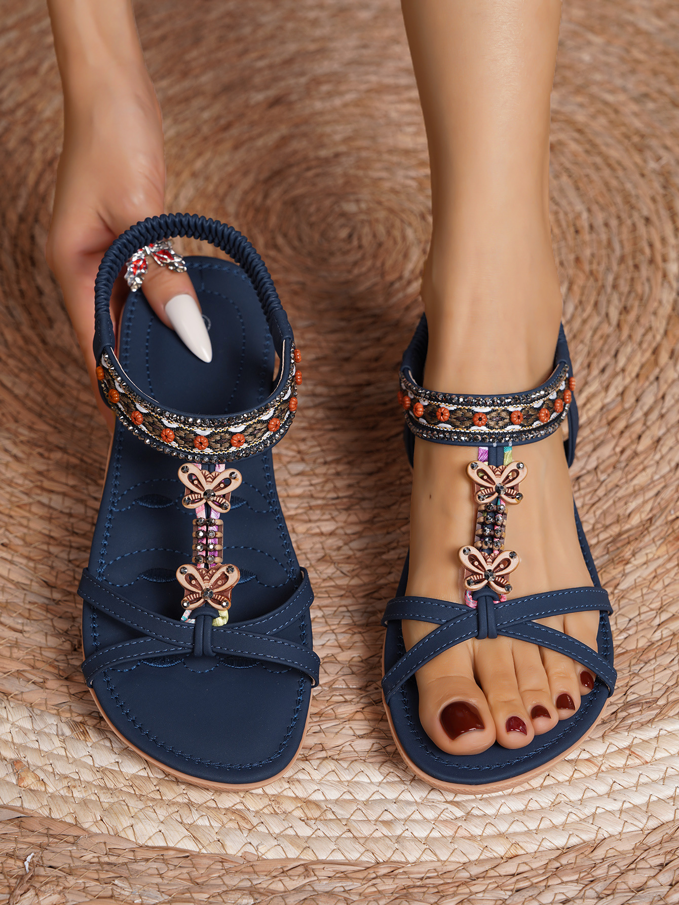 Blommiga dam-sandaler med platt sula för strand och sommar_voghion.com
