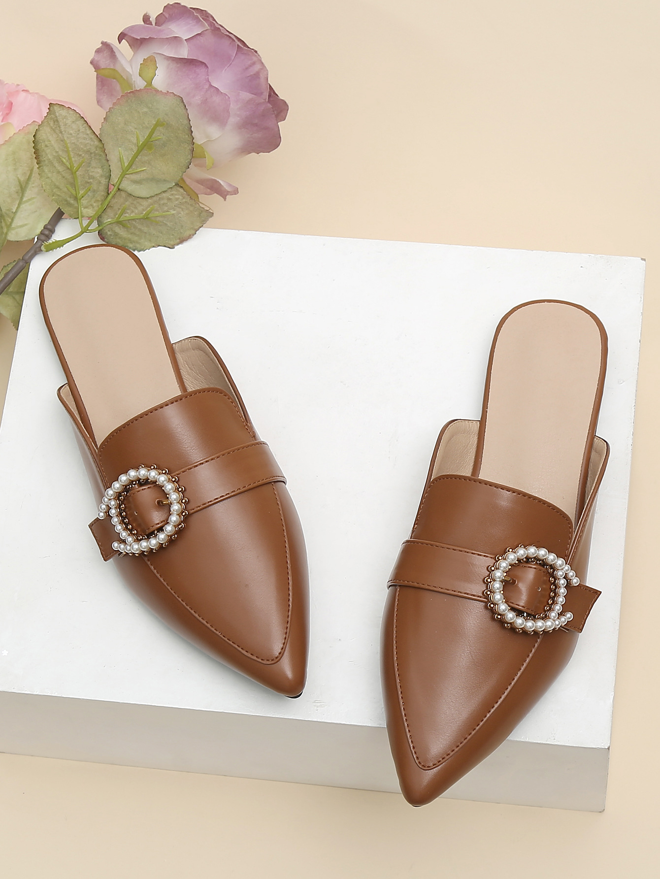 2023 Neue grenzüberschreitende Nahost-Freizeitwind-Außenhandelsgroßhandel Baotou Spitzschuhmode Einzelschuhe Vielseitige flache Unterseite Große Größe_voghion.com