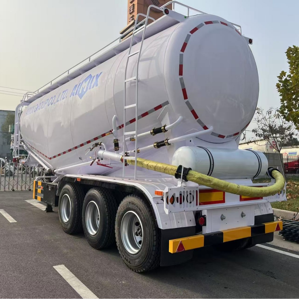 Cross-Border Lightweight Bulk Cement Tank Truck 55 Cubic Ash Powder Tank Semi-Trailer Transport Vehicle for Large-Scale Use