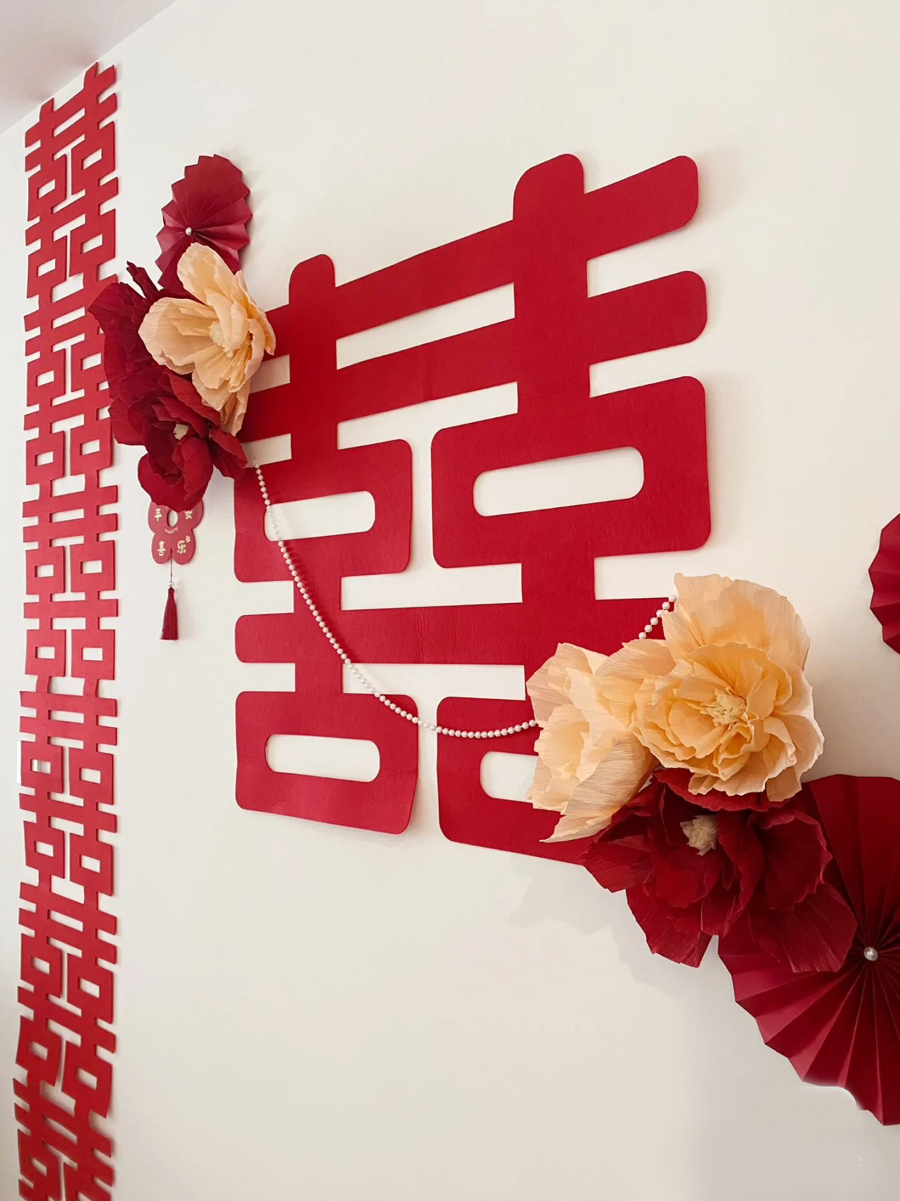 Wedding room decoration set, male and female master bedroom, internet celebrity hotel wedding room, long strip of happy words stickers on the background wall