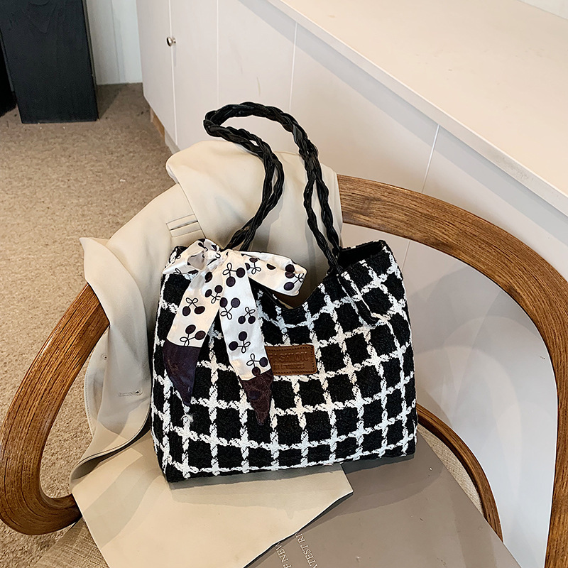 Escuela de tendencia brazo bolso 2025, primavera nuevo tween cuadriculado de color contrapeso trenzado viaje bolso de hombro de mujer