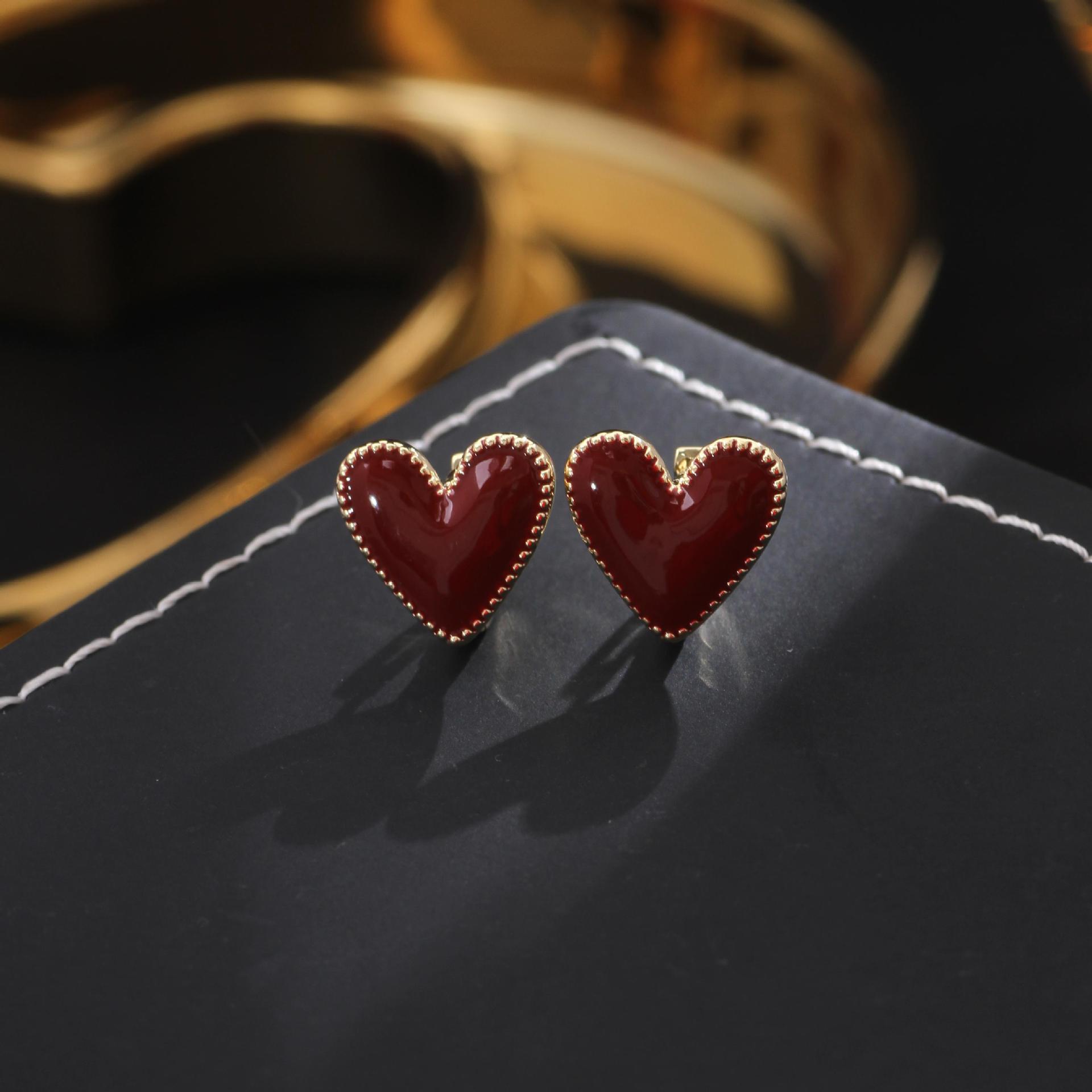 《高版本不掉色18k金厚度0.05+電泳+拋數++4》輕奢紅色愛心耳釘