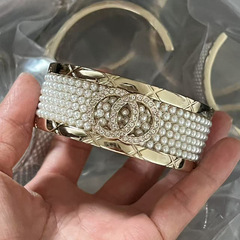 zui美单品 小香风宽版珍珠字母手镯女年时尚网红同款手工坊手环年