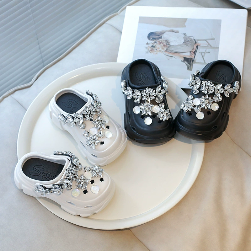 Детская летняя мода 2025 новая легкая роскоши стразы нескользящая обувь для пещер для мужчин и женщин Баотоу Песчаные тапочки