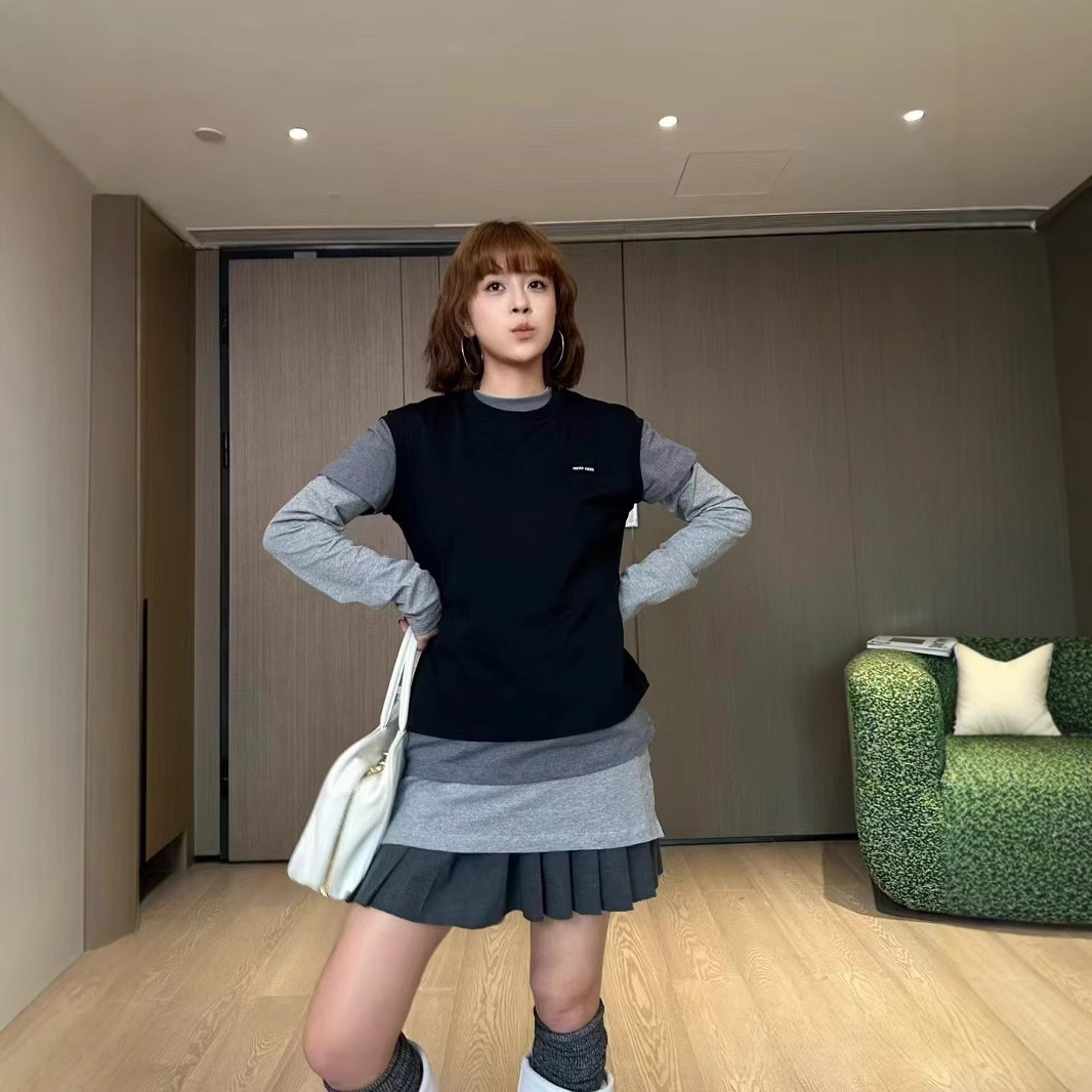 现货高定24秋季新款字母徽标贴饰平纹针织棉质叠穿T恤三件套女潮