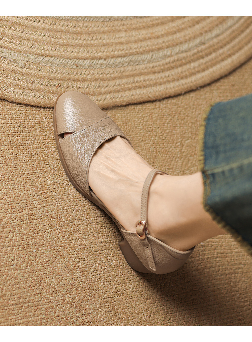 Sandal nữ da dê quai ngang khóa một dây, gót vừa 4,5 cm, mũi kín hở gót — Màu trắng nhạt chi tiết 7