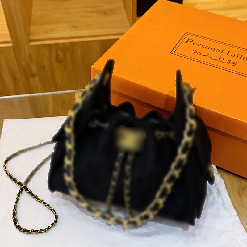 High-quality large-capacity vintage quilted chain tote bag for women, versatile handbag and shoulder bag