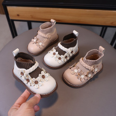 春と秋の靴1、2歳の子供の赤ちゃんの短いブーツの通気性のある赤ちゃんの柔らかい底の滑り止めの靴
