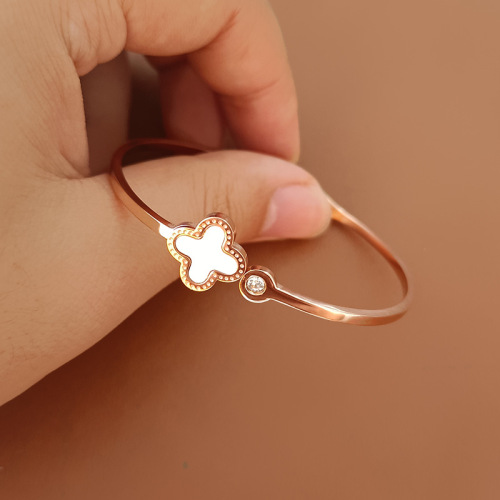 Non-fading 18k rose gold shell four-leaf clover bracelet for women simple personalized titanium steel bracelet classic accessories wholesale